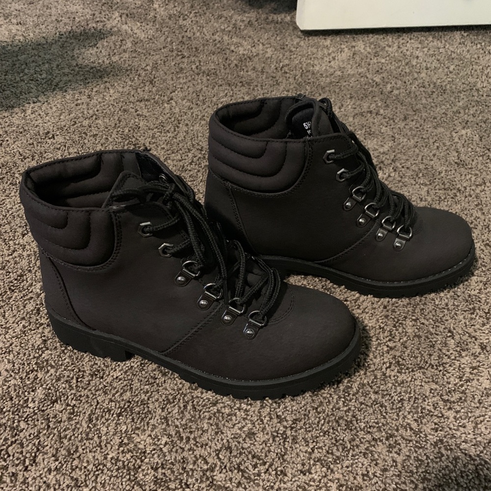 NWOT Cliffs by White Mountain Women’s Boot